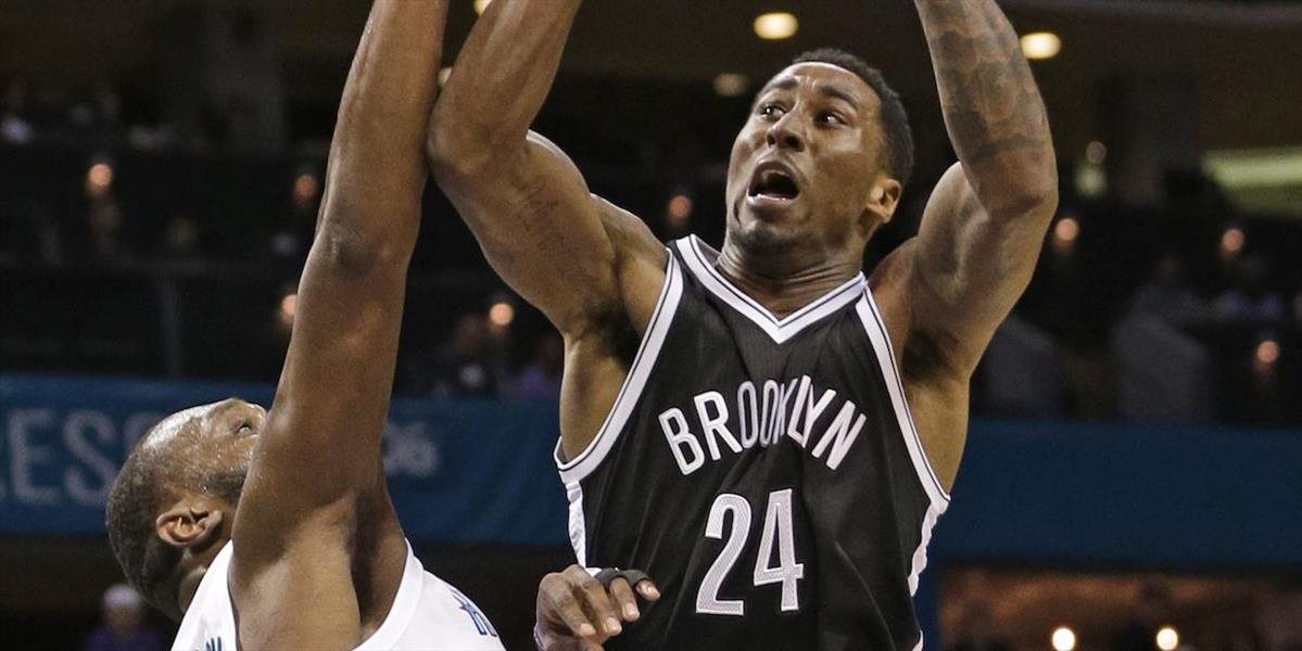 NBA: Hollis-Jefferson sa podrobil operácii, pauzovať bude tri mesiace