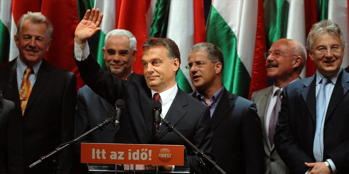 Vládnucu stranu Fidesz podporuje vyše polovica maďarských voličov