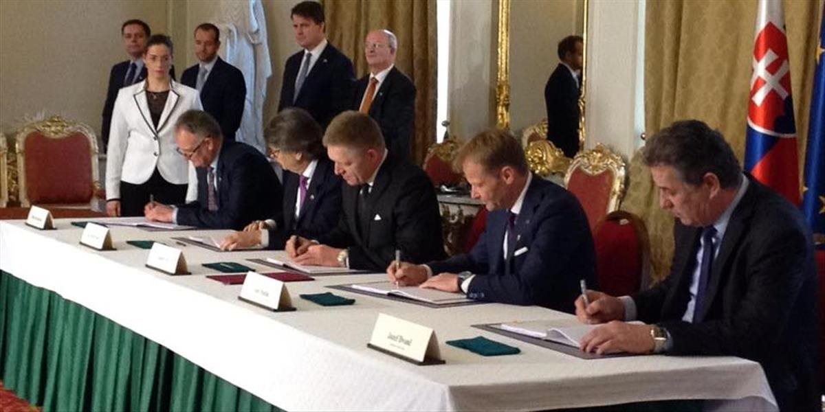 FOTO Zmluva desaťročia je podpísaná: Vláda sa dohodla s automobilkou Jaguar Land Rover