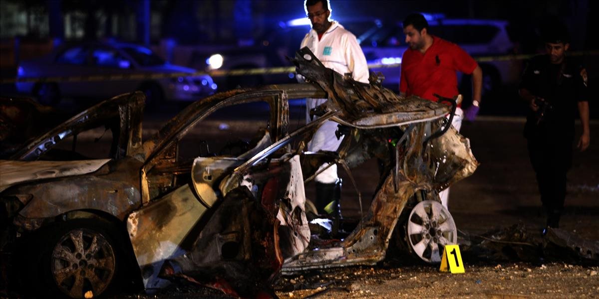 Výbuch bomby v aute zabil v Homse takmer desiatku ľudí