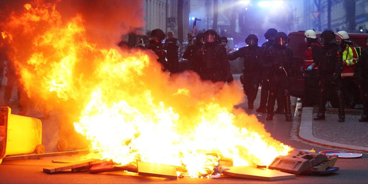 Počet policajtov zranených počas nepokojov v Lipsku stúpol na 69