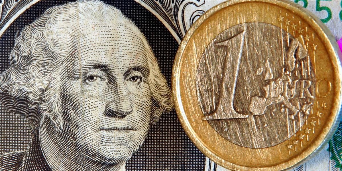 Kurz eura sa drží nad úrovňou 1,10 USD/EUR