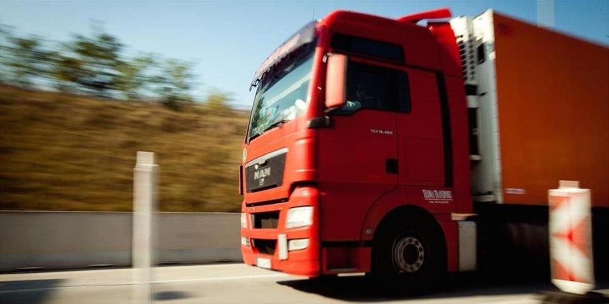 Vodiči nákladných áut zaplatili v novembri na mýte 16,36 milióna eur