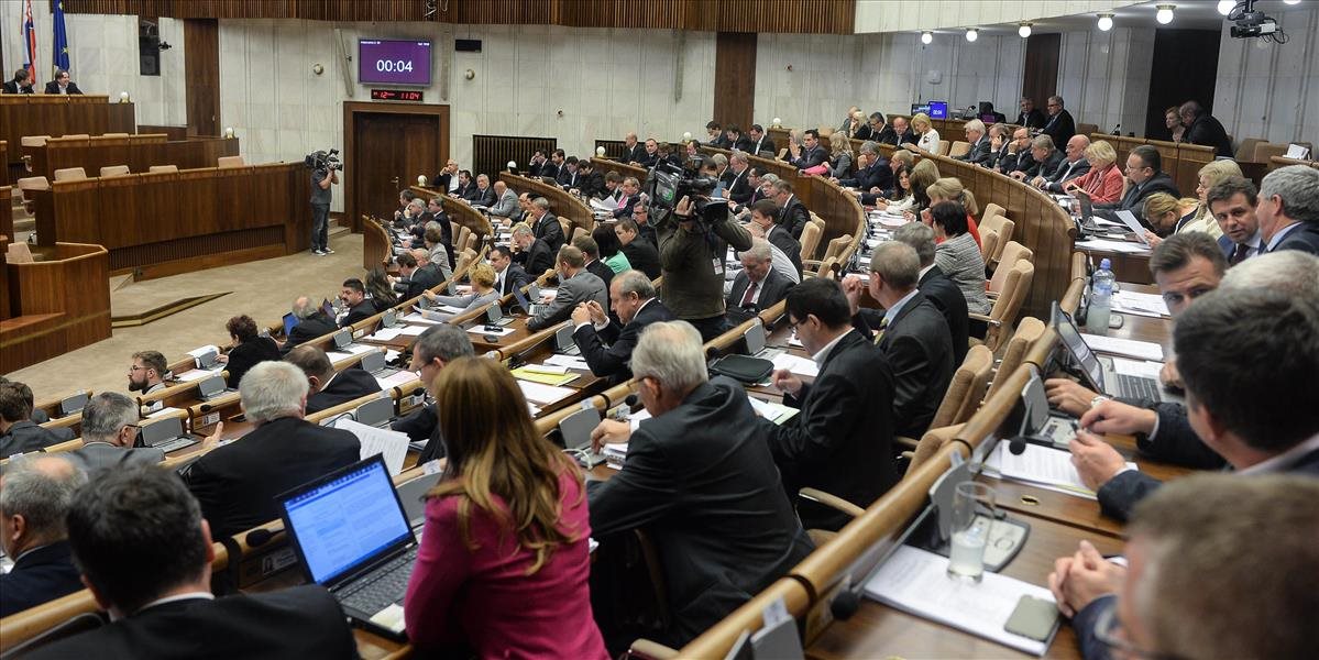 Poslanci ukončili poslednú schôdzu v roku 2015