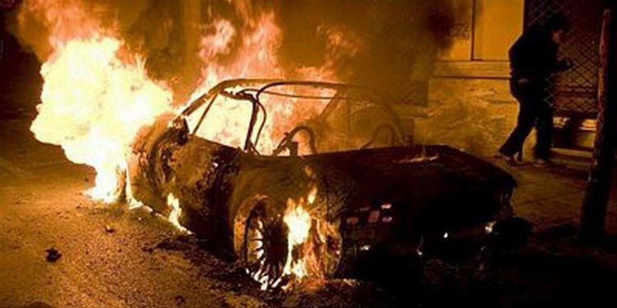 Na dvore v Jablonovom horelo auto, vznikla škoda za stovky eur