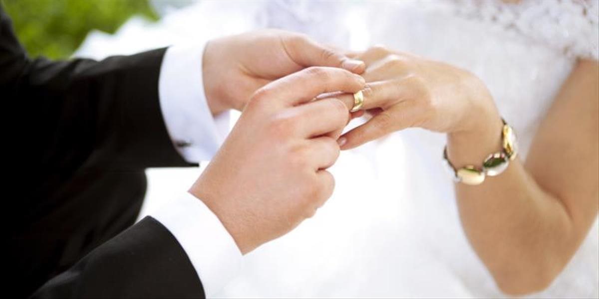 Najvyšší súd potvrdil zákon o rovnakom priezvisku pre oboch manželov