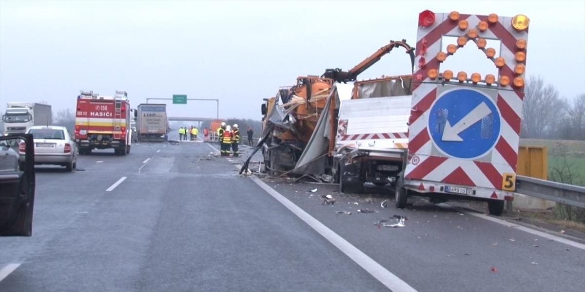 Na diaľnici D1 pri Senci sa zrazilo šesť osobných áut