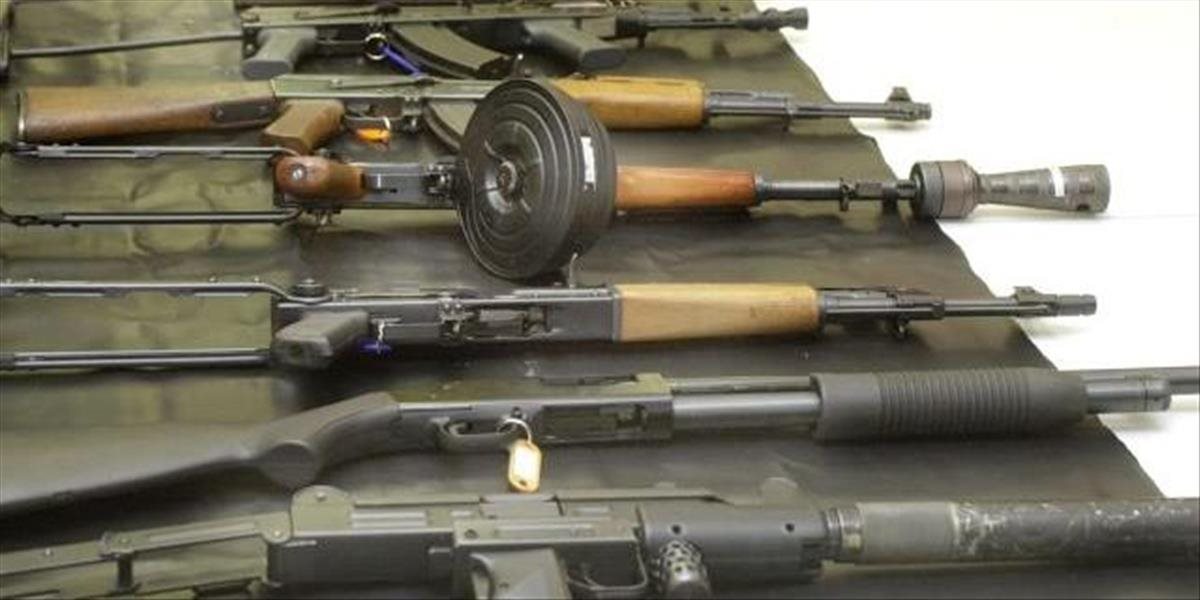 Polícia v Banskobystrickom kraji zaistila množstvo zbraní, nechýbal ani guľomet