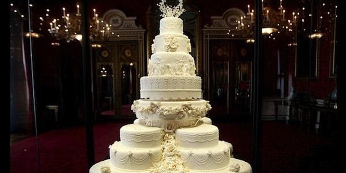 Kúsok 34-ročnej torty zo svadby princa Charlesa a Diany vydražili za 1268 eur