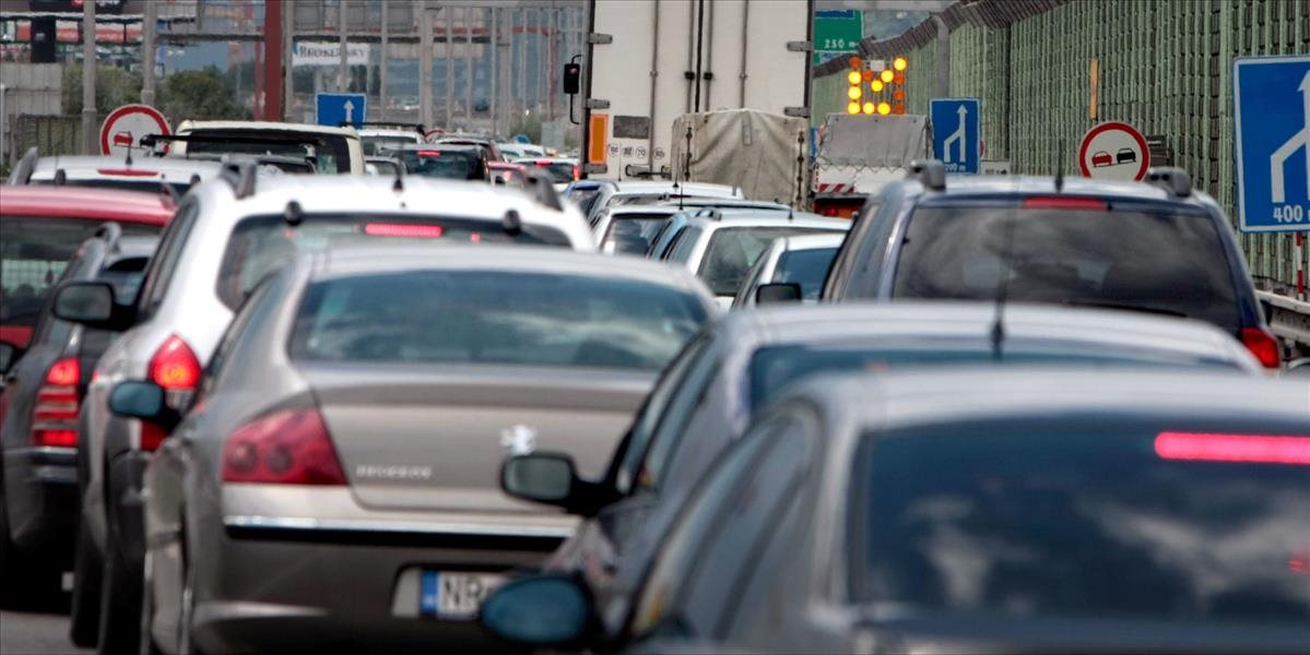 Po zrážke dvoch kamiónov na diaľnici D1 v smere na Brno sa tvorili až 13 km dlhé kolóny