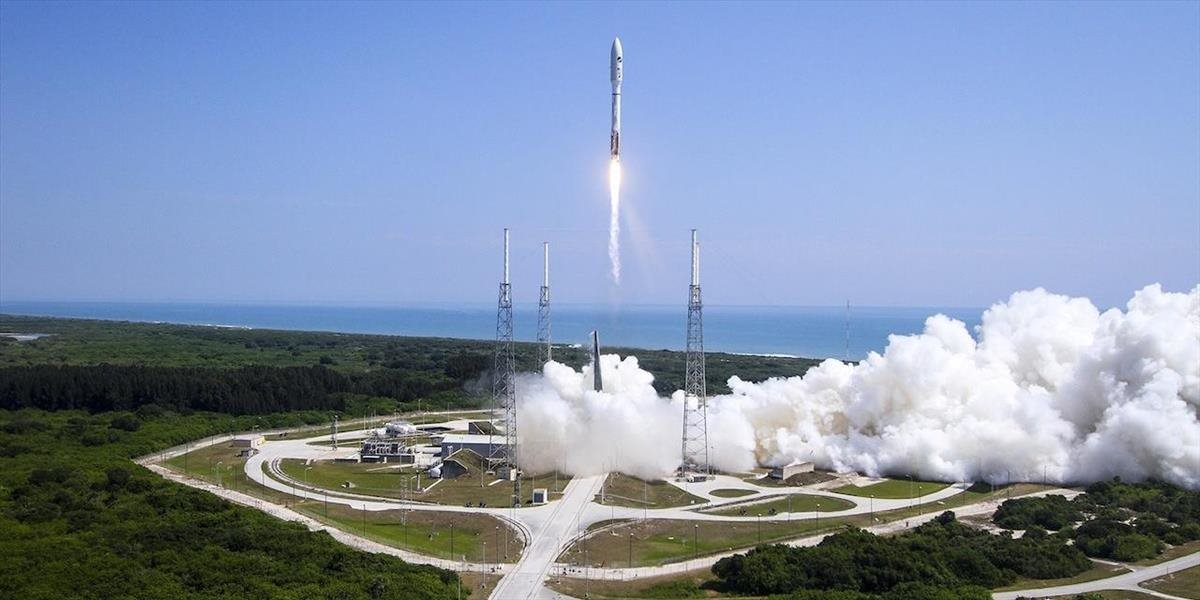 Spoločnosť SpaceX skúšala raketu, chce ju v nedeľu vyslať do kozmu