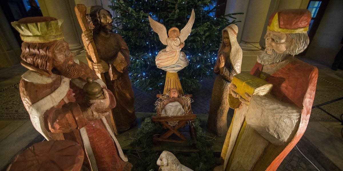 Pre katolíkov sú jasličky a scény betlehema významným symbolom Vianoc