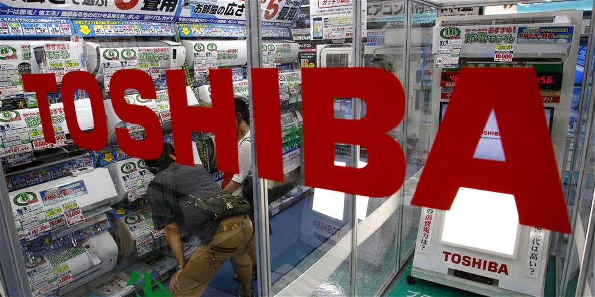 Toshiba možno zaznamená rekordnú celoročnú stratu, cena akcií spadla o vyše 10 %