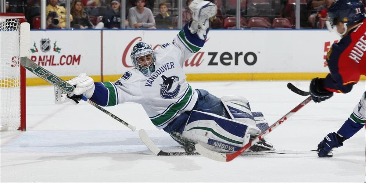 NHL: Ryan Miller z Vancouveru sa nechal vymeniť počas nájazdov