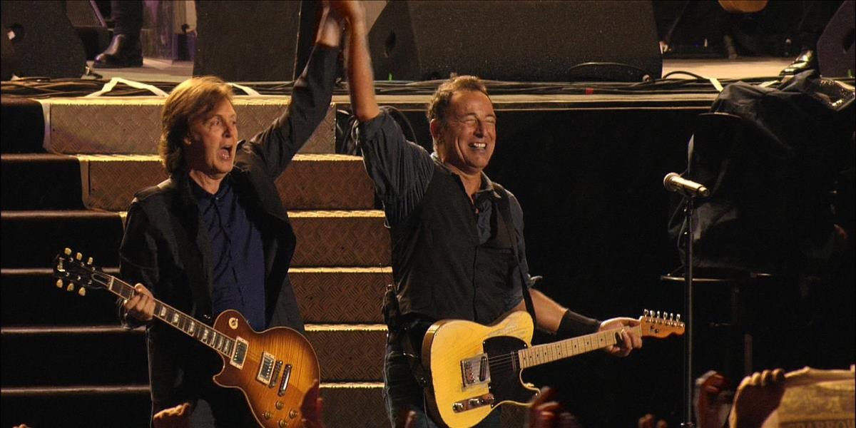 VIDEO Bruce Springsteen a Paul McCartney zaspievali vianočnú skladbu