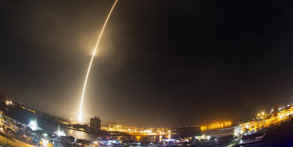 VIDEO Raketa Falcon sa zapísala do histórie po tom, čo po štarte pristála vertikálne