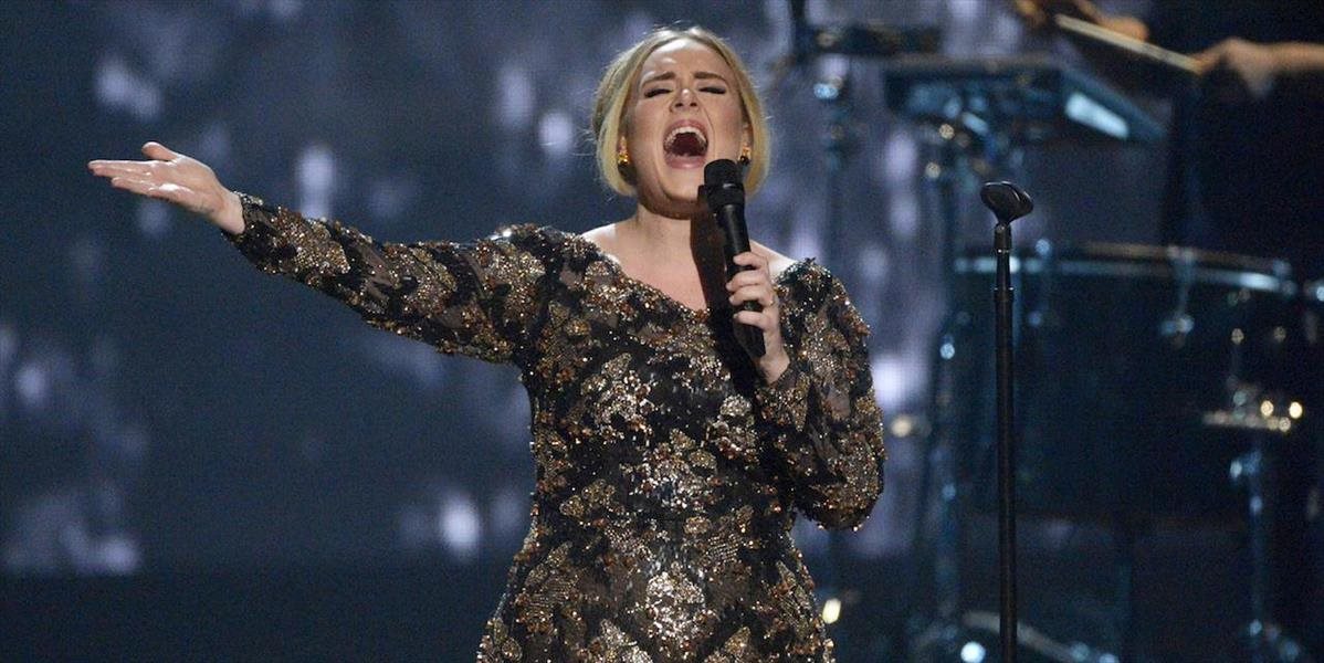 Adele prestala fajčiť pre strach zo smrti