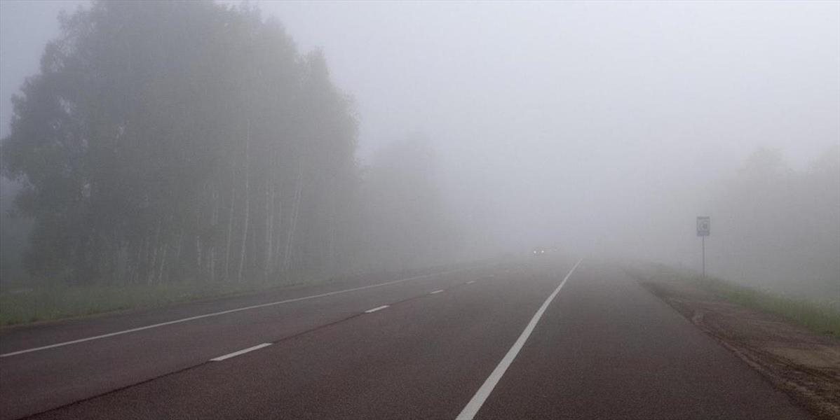 Vodiči by na niektorých úsekoch ciest mali počítať s hmlou