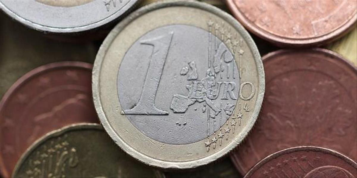 Kurz eura mierne klesol na 1,0937 USD/EUR