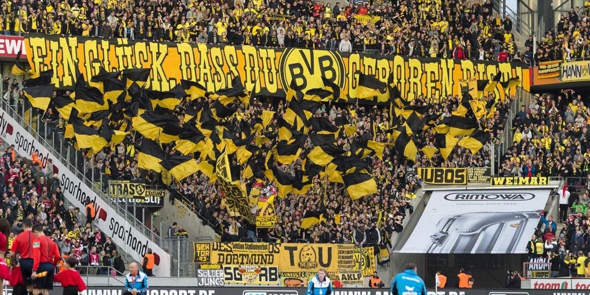 Na štadióne Dortmundu hral nahý fanúšik