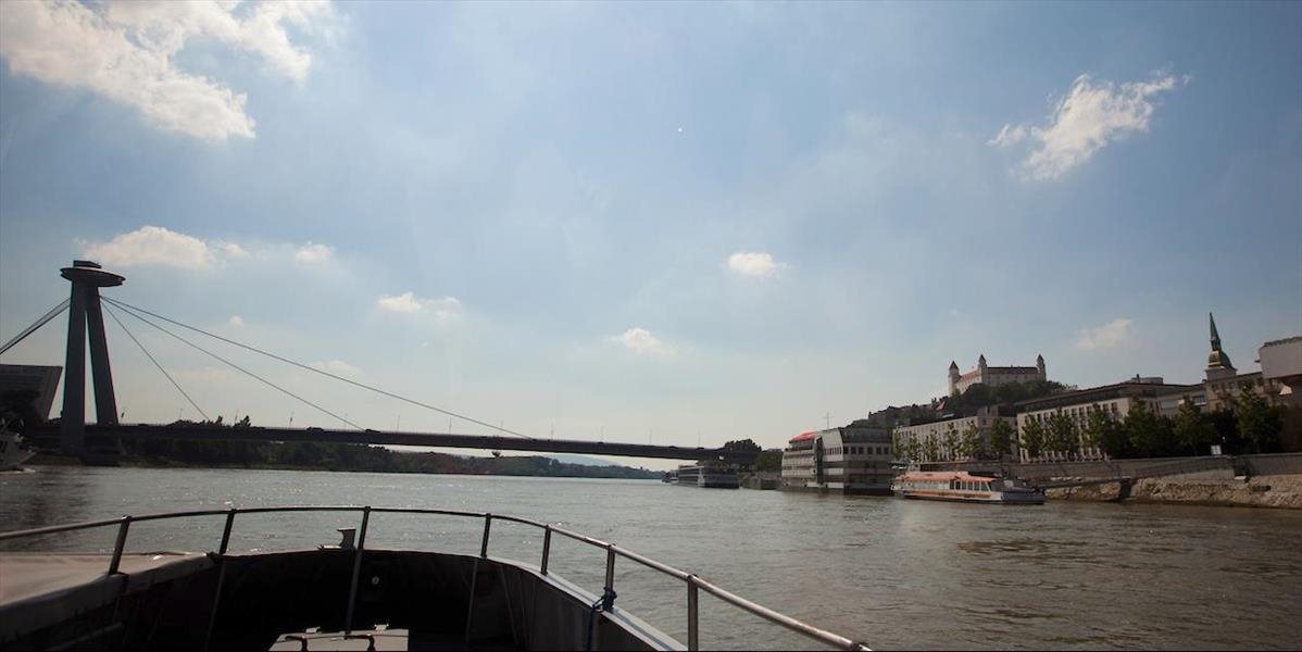 Na Dunaji havarovala loď, zasahovali hasiči