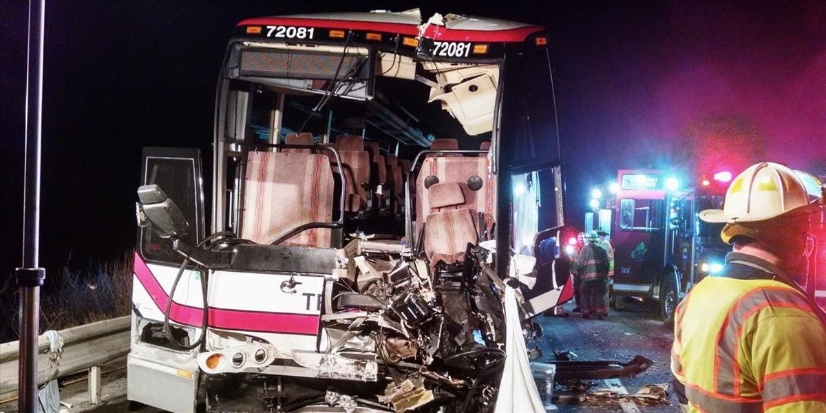 Nehoda turistického autobusu v Mexiku si vyžiadala najmenej 11 obetí
