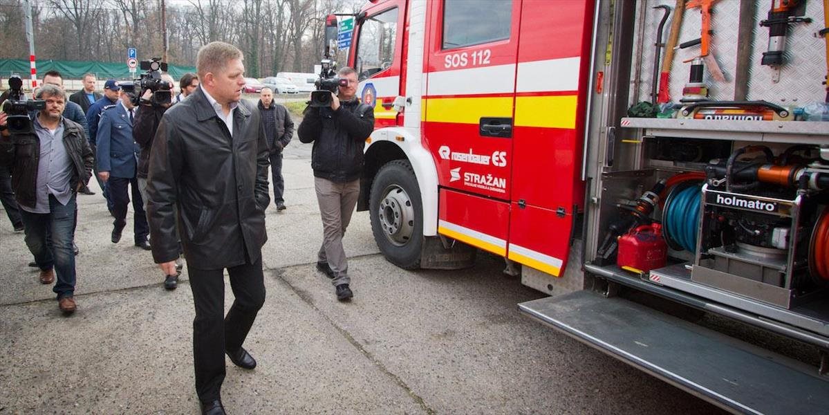 FOTO Premiér Fico si dal kapustnicu s hasičmi slúžiacimi na Štedrý deň