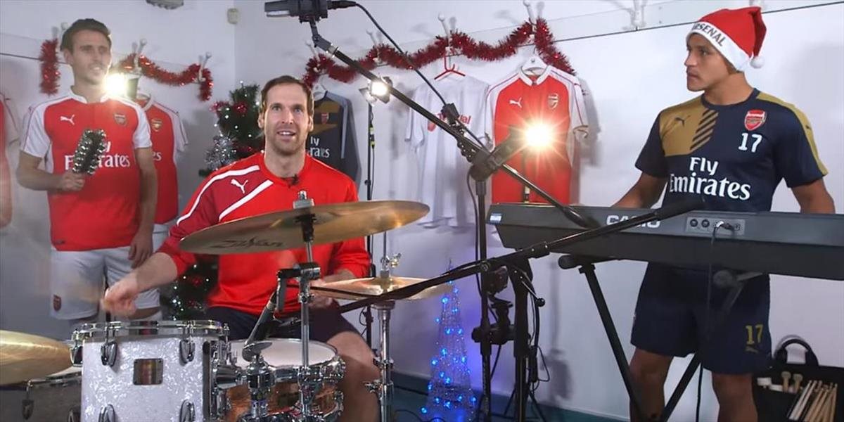 VIDEO Hviezdy Arsenalu nahrali vianočnú pieseň pre charitu