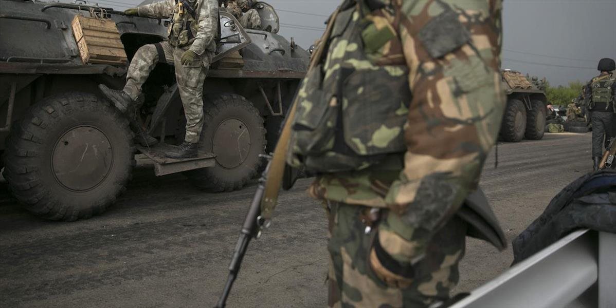 Prímerie na Ukrajine: Inšpektori OBSE sa dostali pod paľbu neďaleko Maruipola