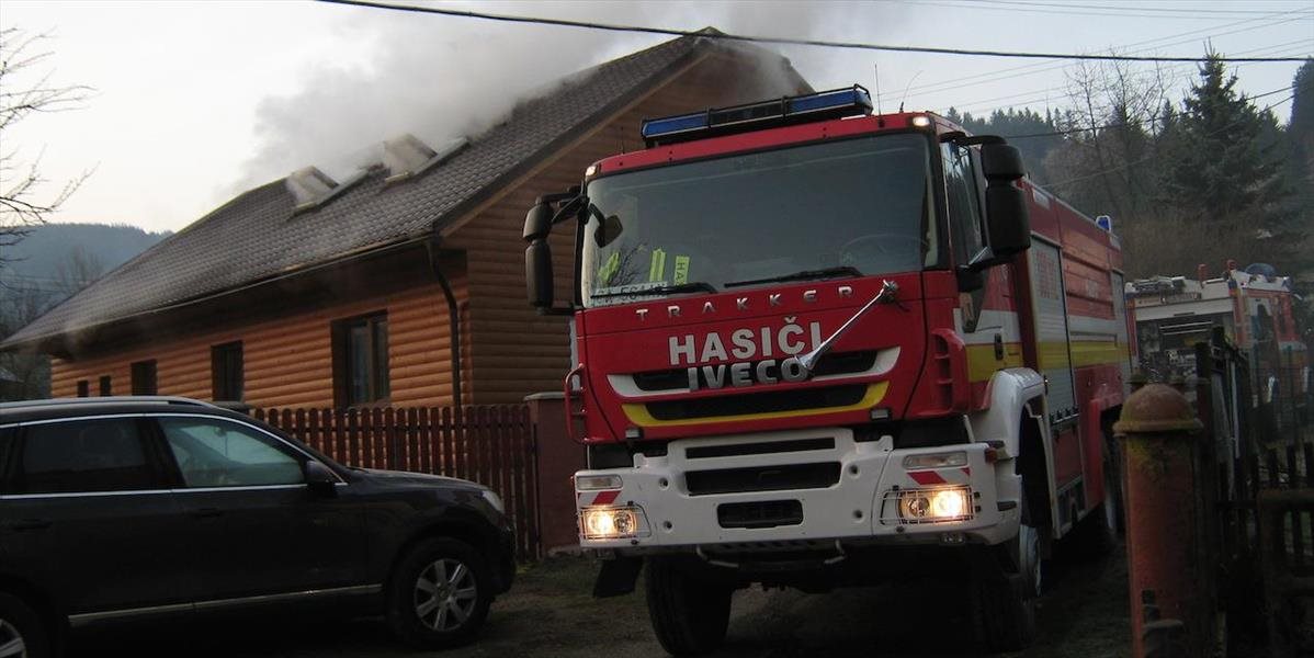 Požiar drevenej chaty pri Kežmarku spôsobil škodu za desaťtisíce eur
