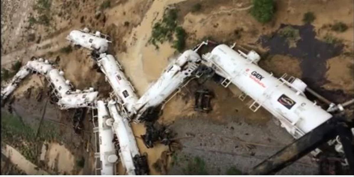 VIDEO Katastrofa v Austrálii: Pre záplavy sa vykoľajil vlak, z vagónov sa vyliala kyselina sírová aj nafta