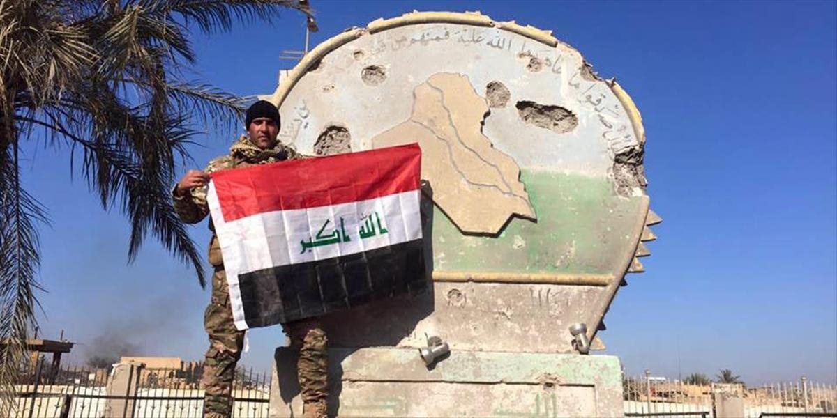 FOTO a VIDEO Nad Ramádí zaviala iracká zástava, armáda vyhnala islamistov z kľúčového komplexu