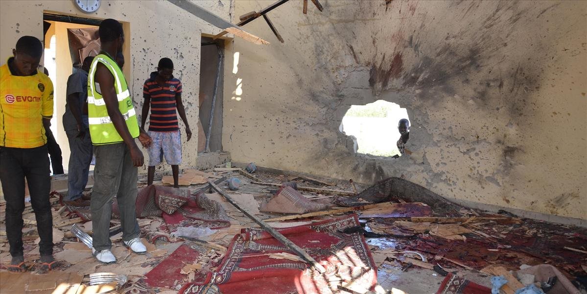Pri bombovom útoku na mešitu v Nigérii zahynulo najmenej 20 ľudí