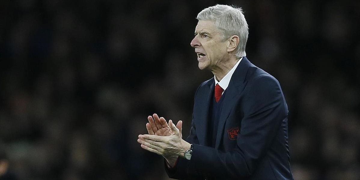 Arsenal na čele Premier League, Wenger vychválil Özila