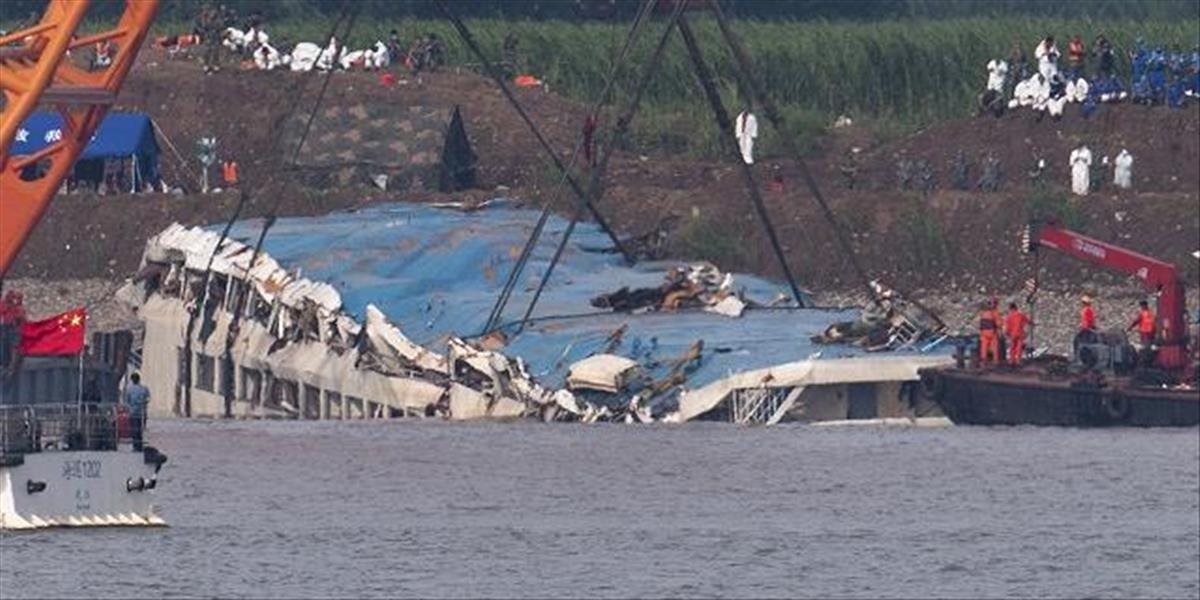 Haváriu čínskej lode so 442 obeťami spôsobil silný vietor, potrestajú desiatky pracovníkov