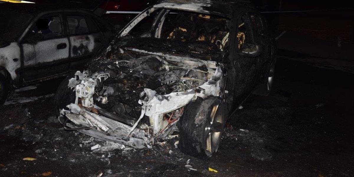 Polícia vyšetruje explóziu auta na Martinčekovej ulici v Bratislave