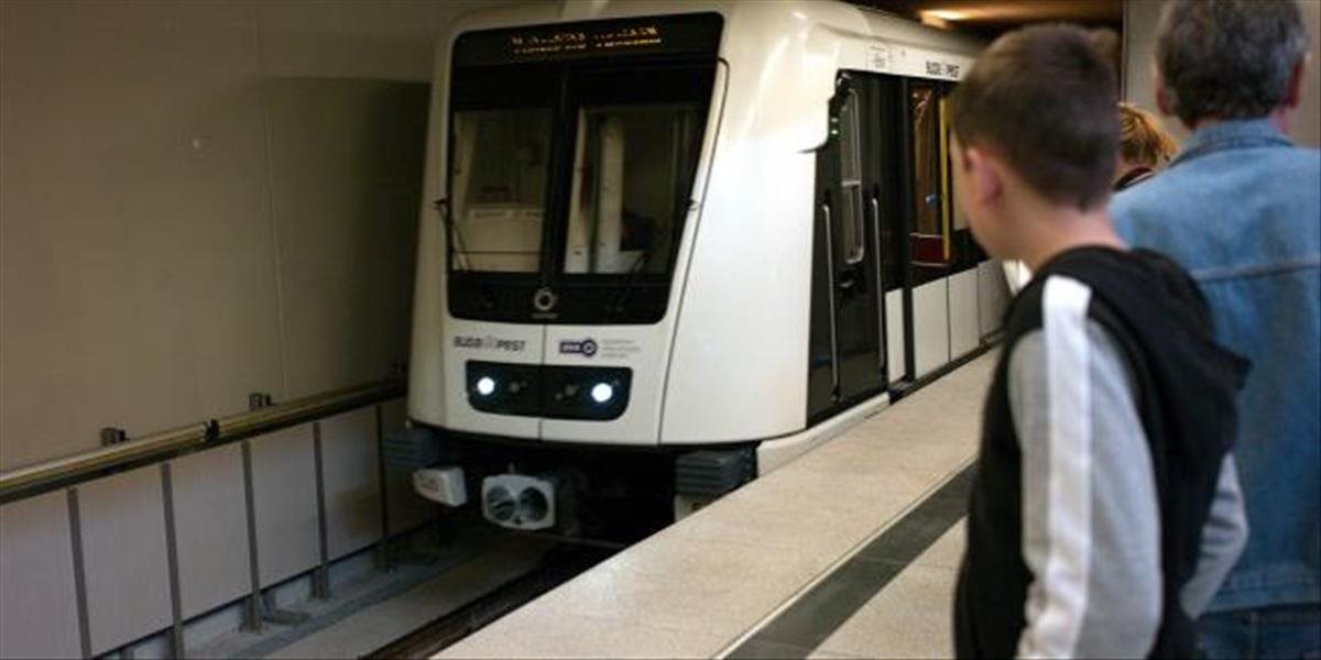 VIDEO Toto neskúšajte: Muž zmeškal zastávku, vyskočil z rozbehnutého metra