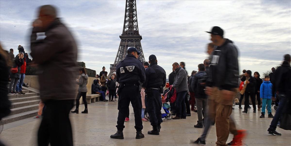 Útoky v Paríži desia turistov, rezervácie v termíne novoročných osláv klesli o 40 %