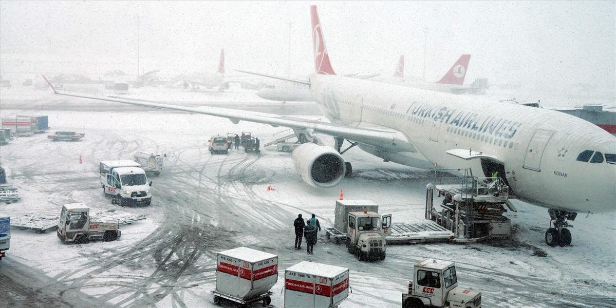 Istanbul zavalil sneh, dve najväčšie letiská zrušili stovky letov