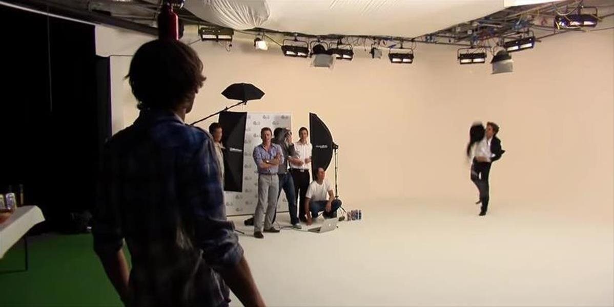 VIDEO Federer priznal, že slávny úder z reklamy bol trik