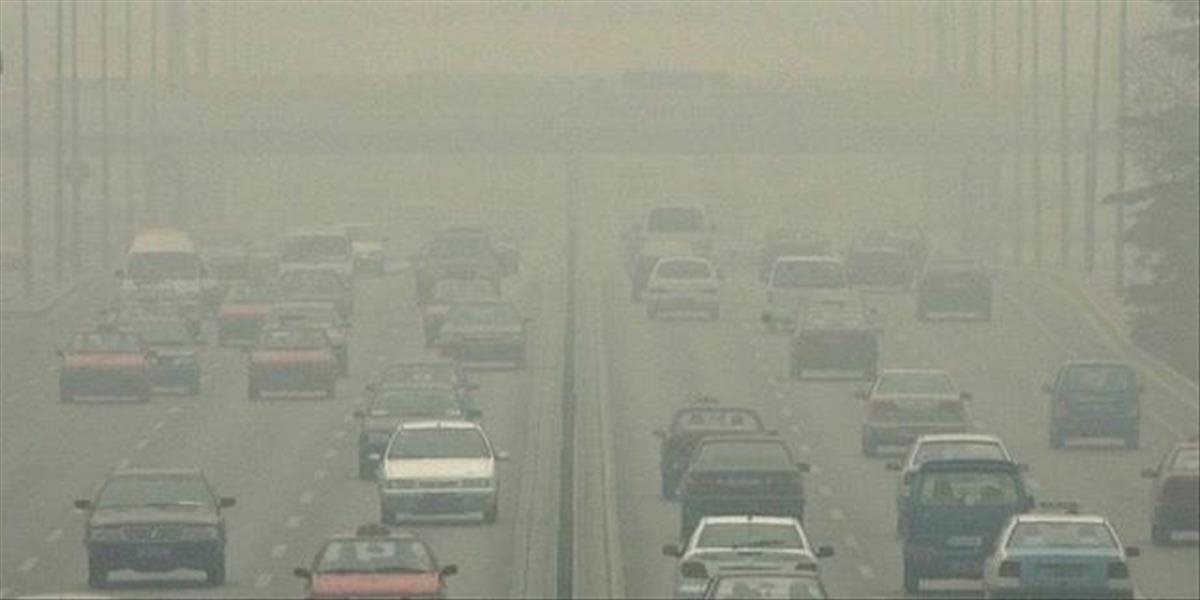 Neapol sa dusí v smogu, obmedzili automobilovú dopravu aj kúrenie