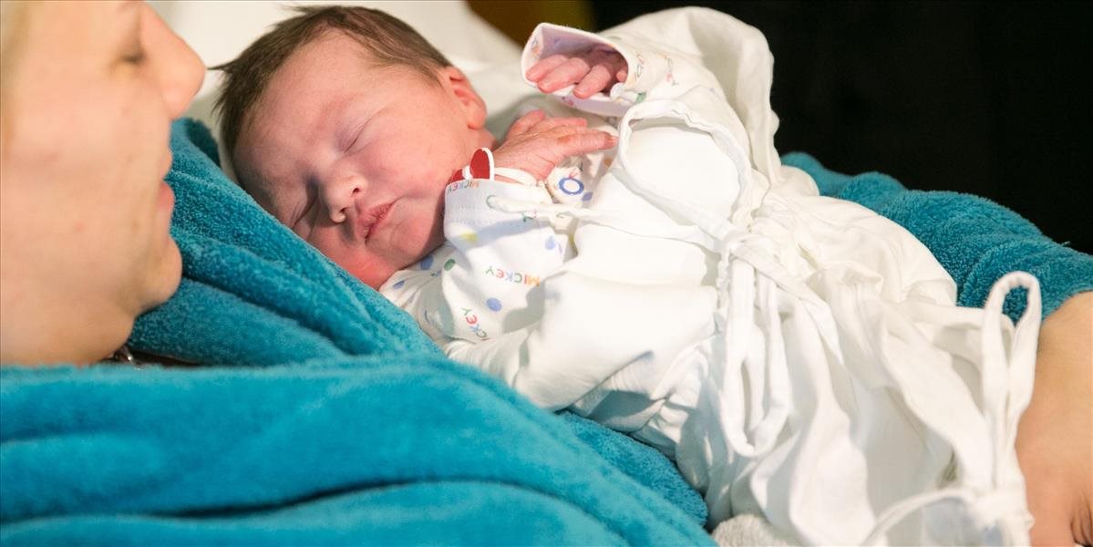Poznáme prvé dieťa v novom roku! Narodilo sa 58 minút po polnoci