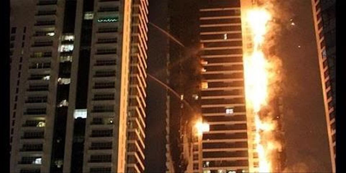 Požiarnikom sa podarilo uhasiť horiaci luxusný hotel, zranilo sa 16 ľudí