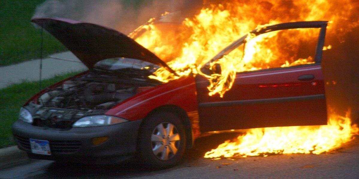 Divoký Silvester vo Francúzsku: Výtržníci podpálili v noci vyše 800 áut