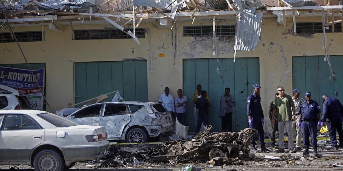 Samovražedný bombový útočník zabil 3 ľudí v reštaurácii v Somálsku