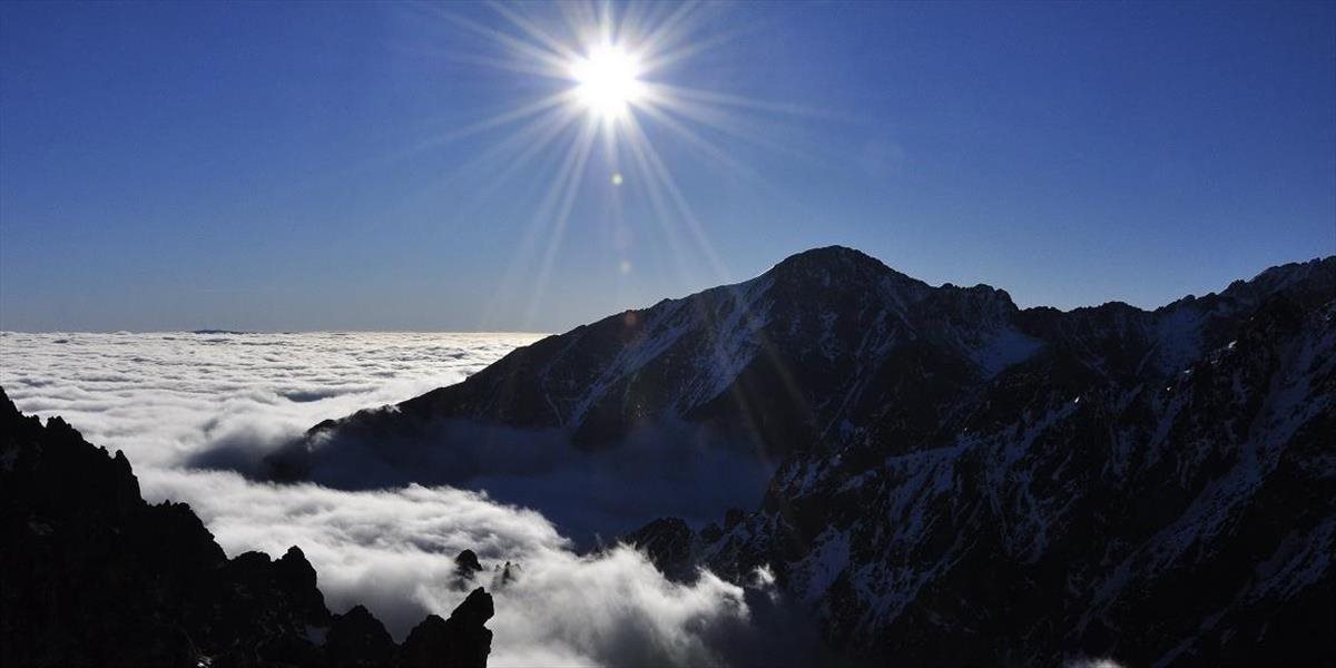 Horskí záchranári pomohli v Tatrách horolezcovi aj turistovi