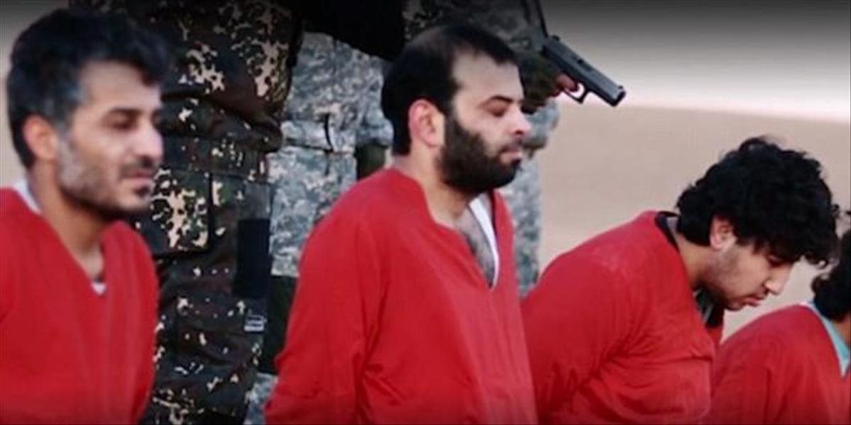 IS zverejnil video zachytávajúce vraždu piatich "britských špiónov"