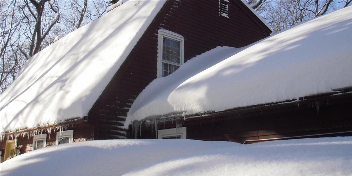 Ťažký sneh ničí strechy, katastrofe zabráni prevencia