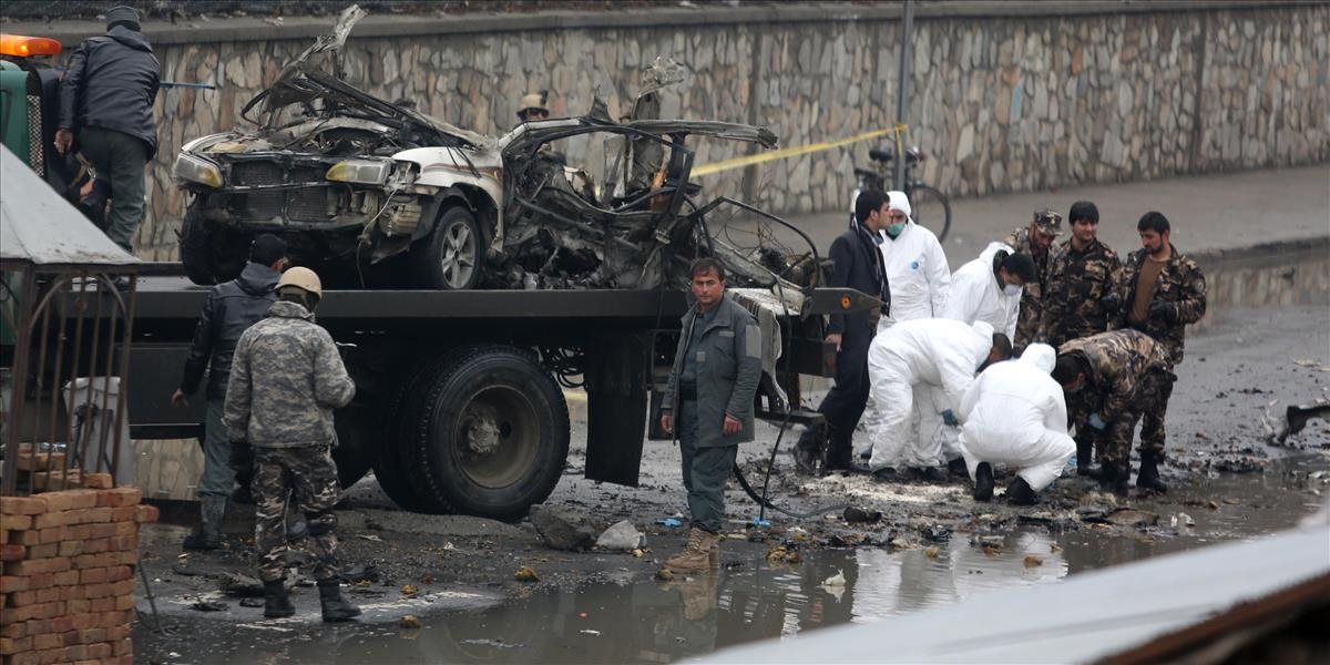 FOTO Pri letisku v Kábule sa odpálil samovražedný útočník v aute