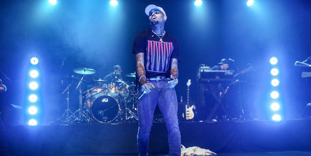 Chris Brown plánuje žalovať ženu, ktorá ho obvinila z napadnutia